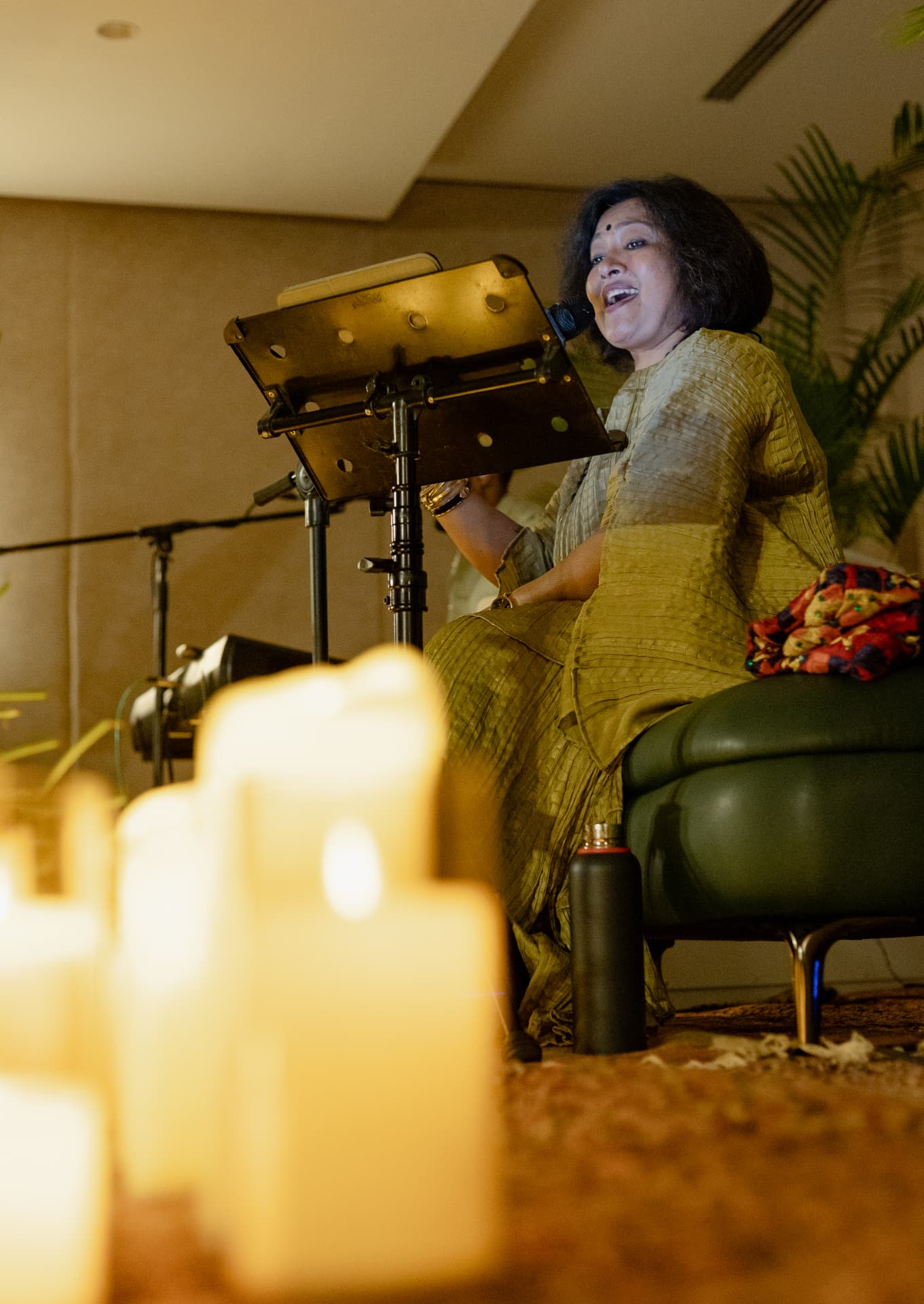 Paapori Harsh singing by candlelight at The Rendezvous — Sukh Dukh ki Baatein