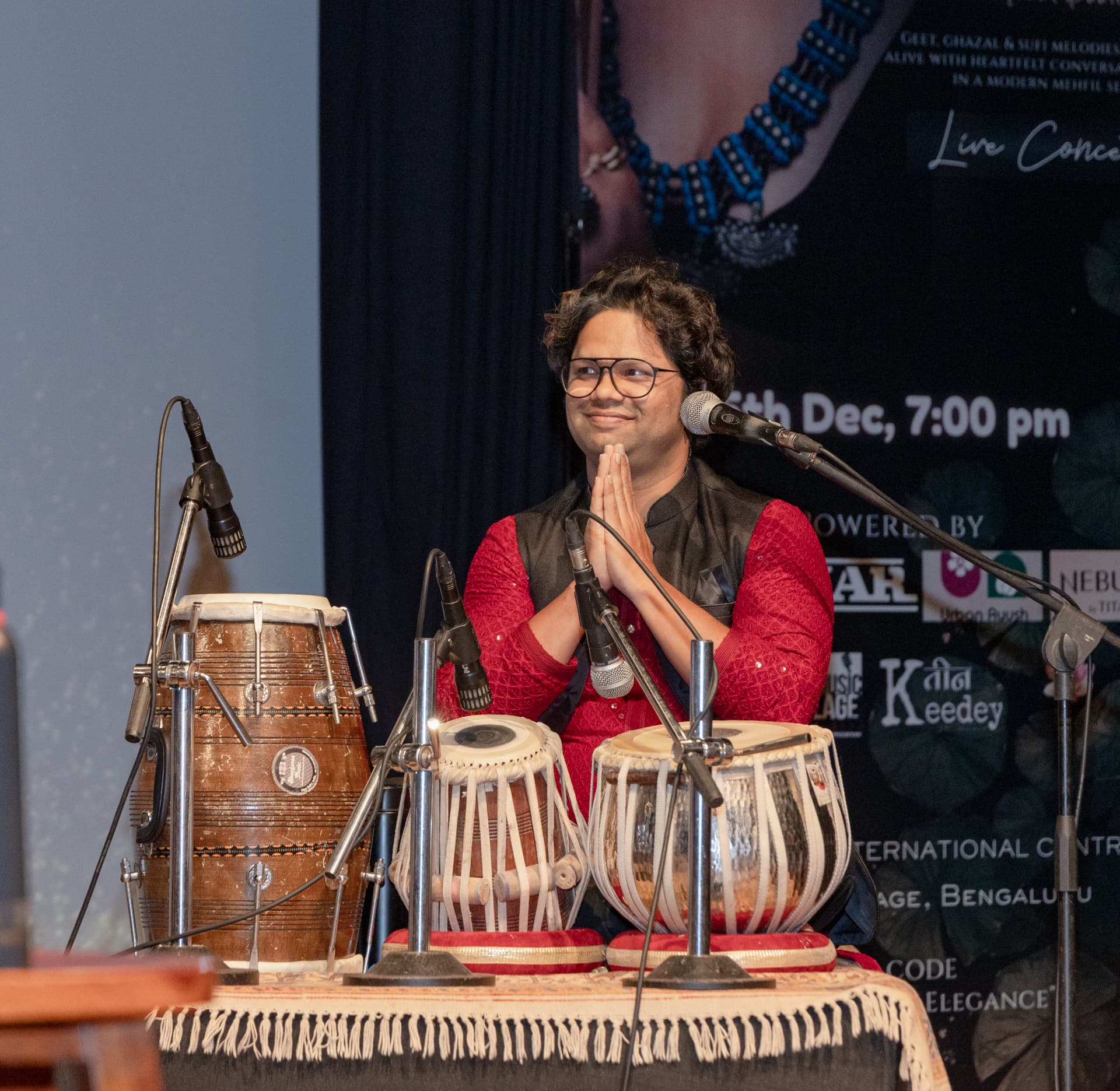 The tabla and dholak player greeting the audience at Rendezvous